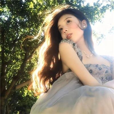 照片的她